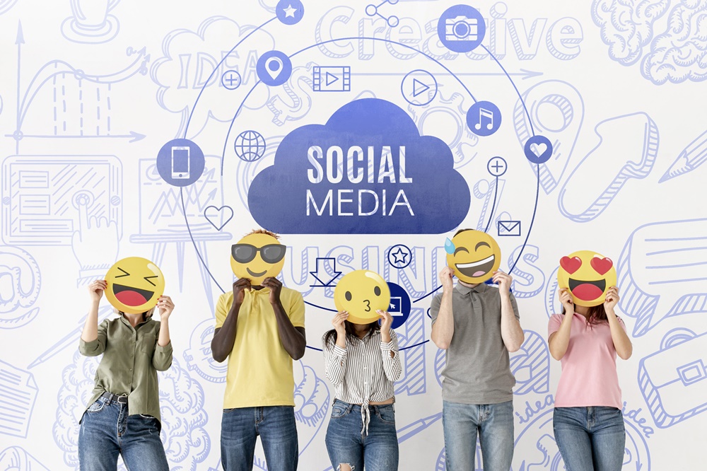 social-listening-leelah