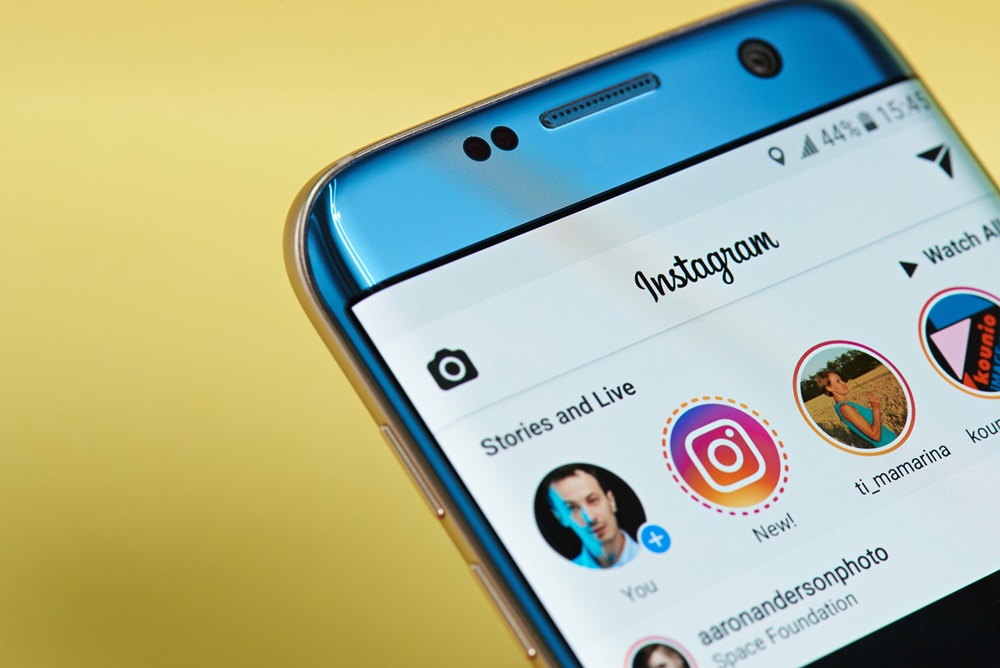 tela do celular destacando os stories do Instagram